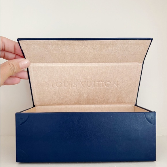 Louis Vuitton ~ Logo Petit Cat-Eye Sunglasses (gold maron Z0487E) - Picture 9 of 10